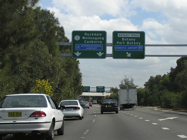 Ozroads: Southern Cross Drive & General Holmes Drive