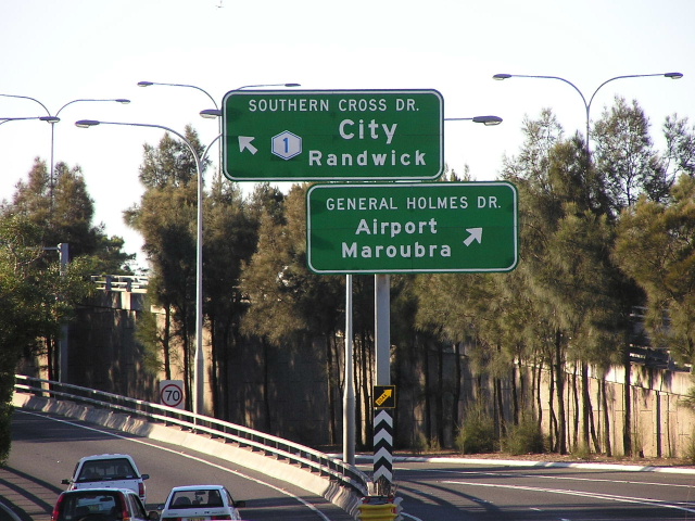 Ozroads: Southern Cross Drive & General Holmes Drive