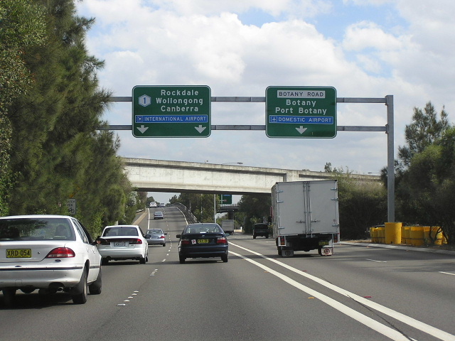 Ozroads: Southern Cross Drive & General Holmes Drive